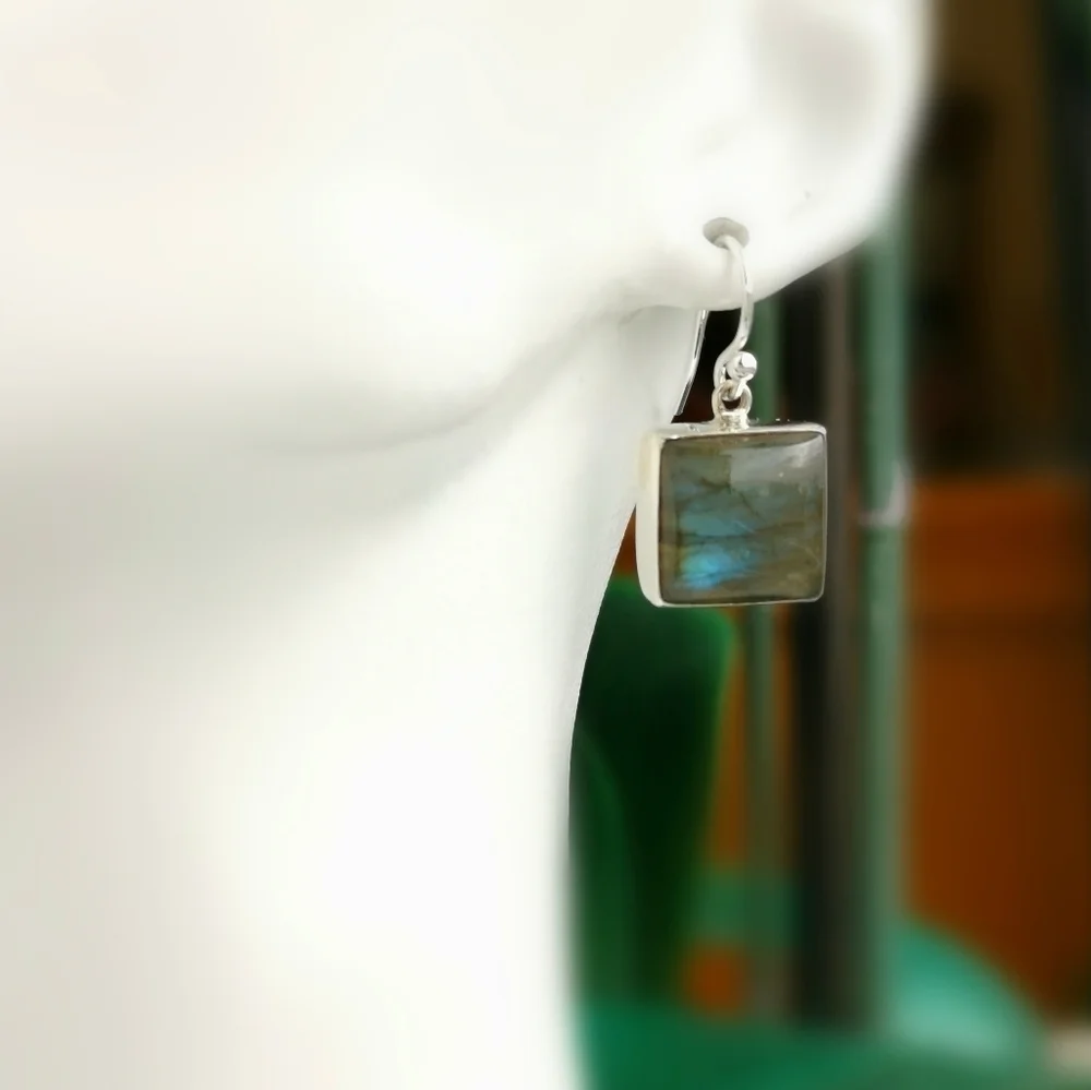 Jem Designs Shop cabochon labradorite